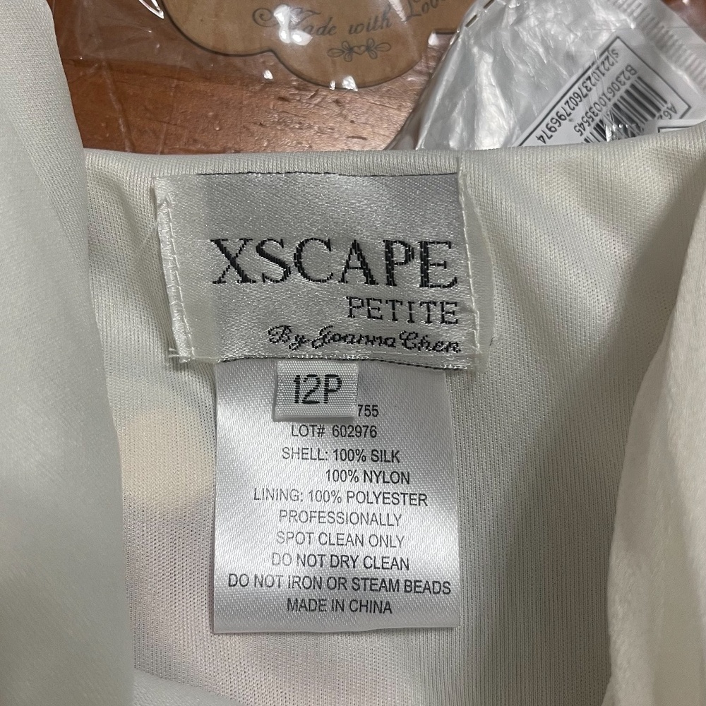 Women's dresses - Size 12P _ NEW ITEM 100% silk material. - Picture 7 of 7